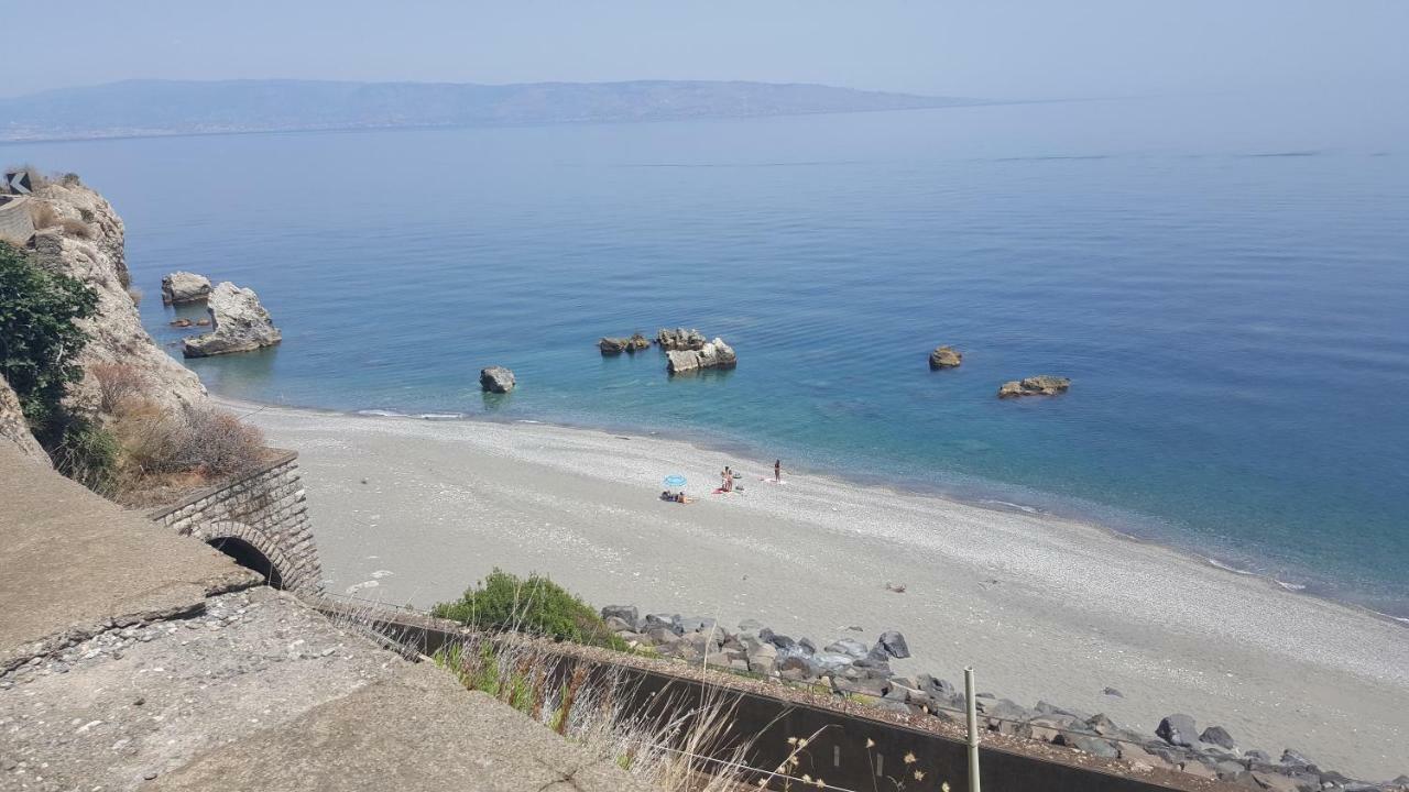 Bed and Breakfast Il Veliero Roccalumera Esterno foto